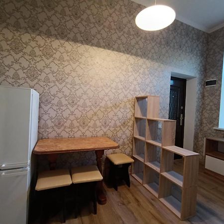Квартира З Ремонтом Між Залізничним Вокзалом І Центром Lviv Kültér fotó